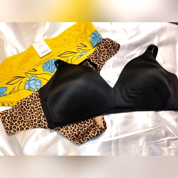 NWOT NWT WARNERS BLISSFUL BENEFITS WIRE FREE RM7561 LOT WITH PANTIES NWT - Picture 1 of 9